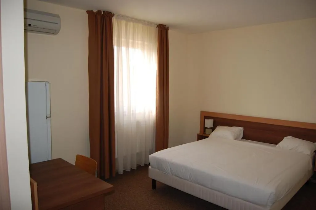 ***  Student Hotel Bucharest Romania