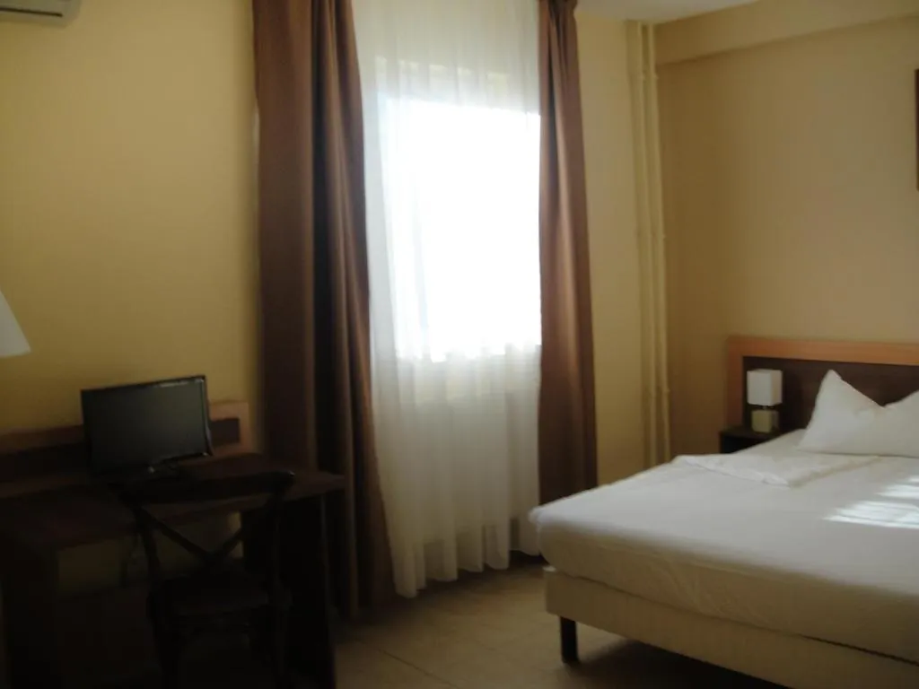 Student Hotel contacts
